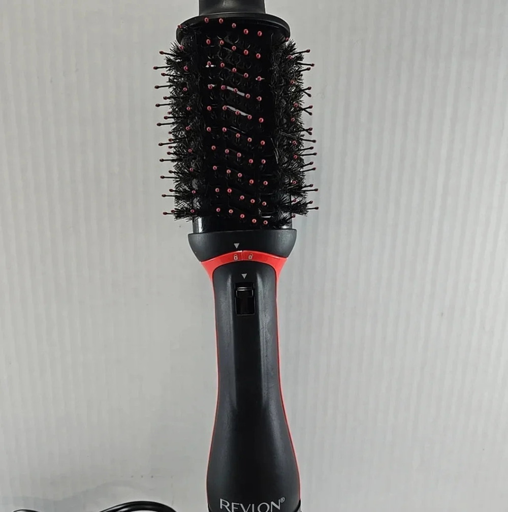 Revlon One Step Volumizer Plus Hair Dryer Styler Salon-Style Blowouts Black